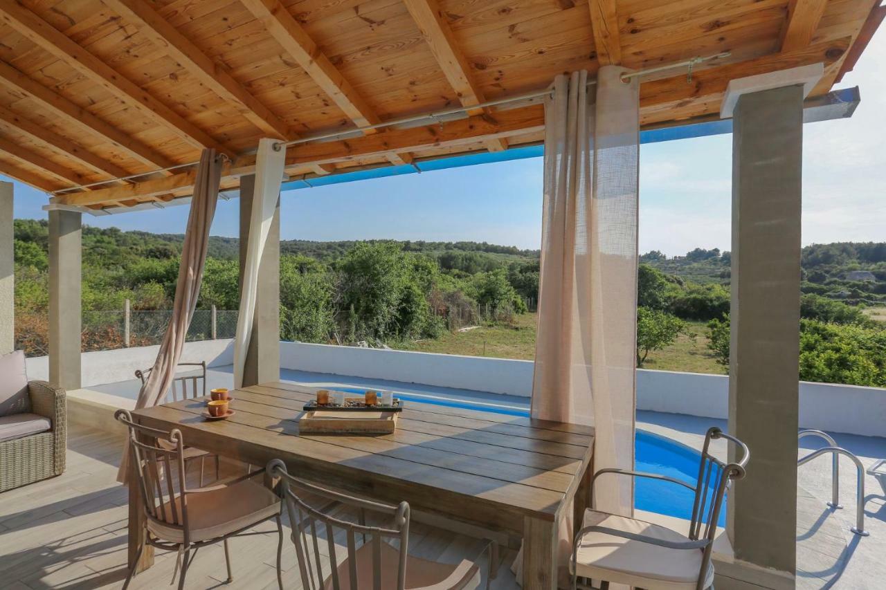 Villa Baras Garden - House With Pool Mirca  Exterior photo